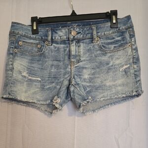 American Eagle Light Wash Women's Distressed Low Rise Denim Shorts Size 10 NWOT